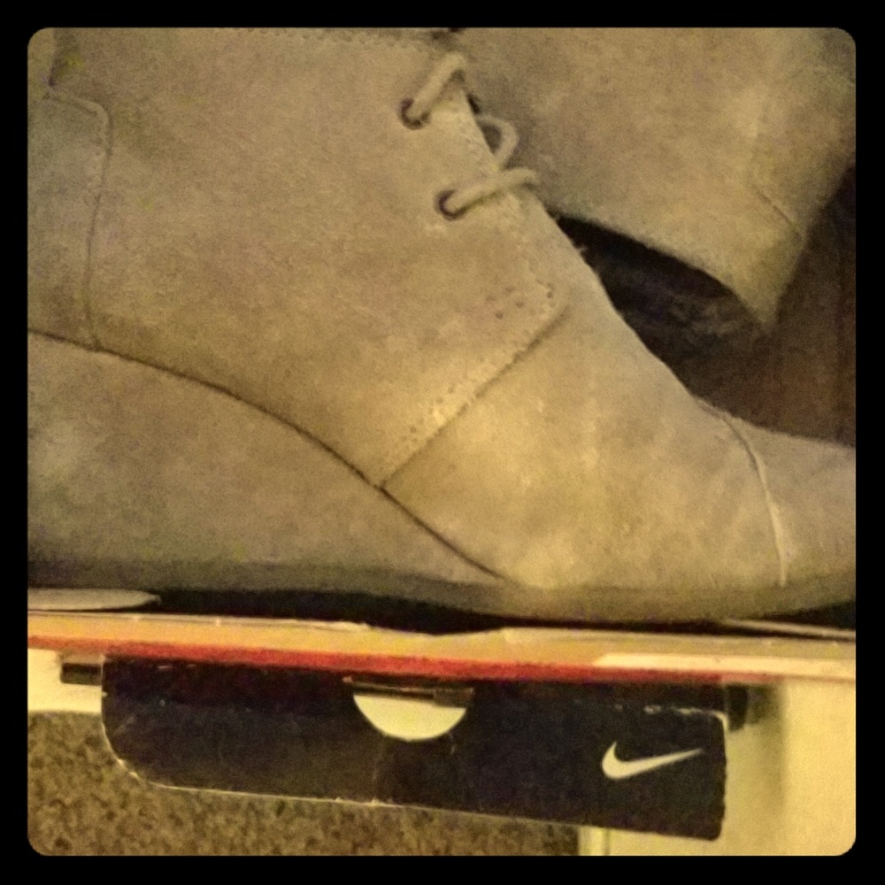 Tom's wedge booties